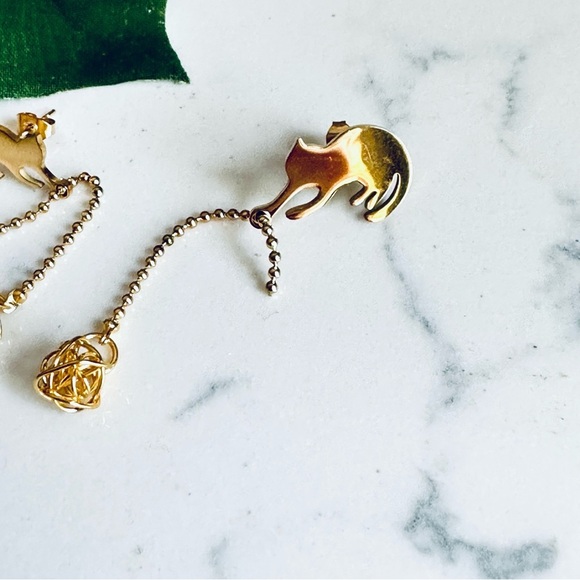 2/$30🌵 Gold Cat Playing w Yarn String Earrings Dangle Kitty Animal Cute Unique - Picture 4 of 10